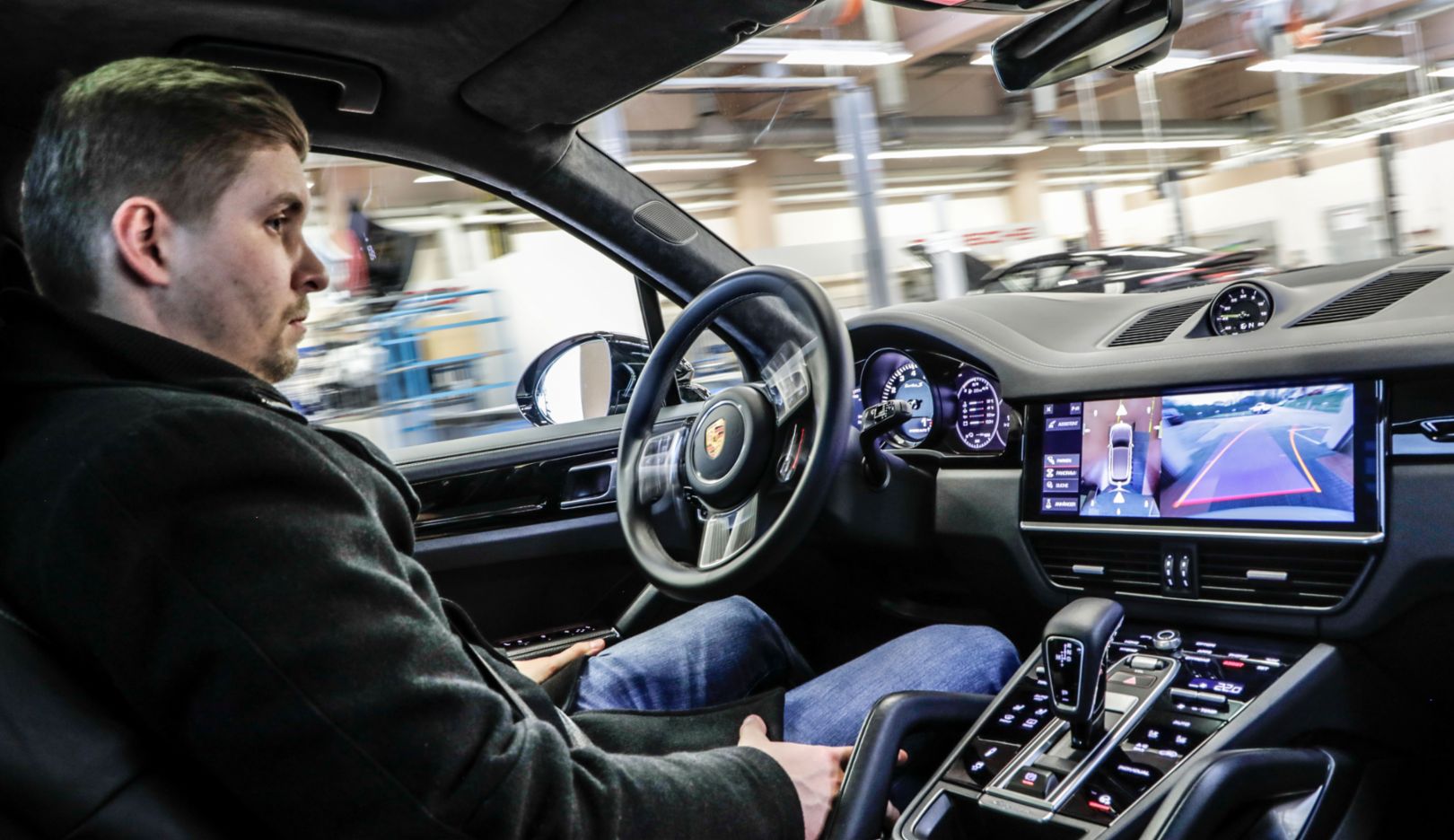 Porsche zeigt autonomes Fahren in der Werkstatt