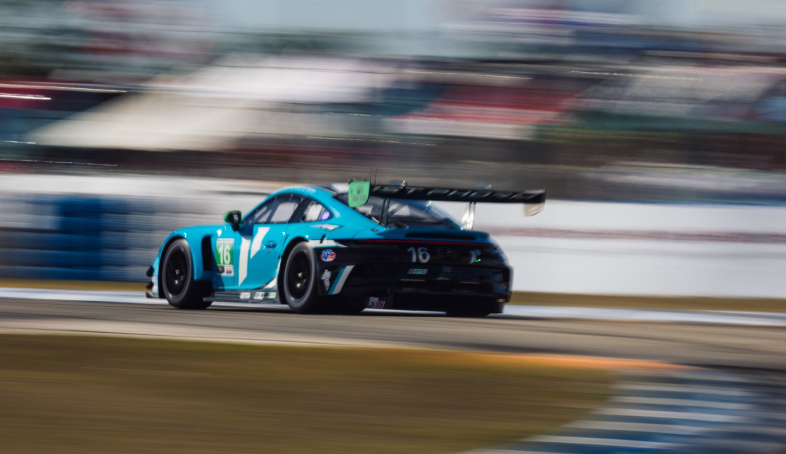 Porsche wins the top GT class in Sebring, drama for the LMDh Porsche