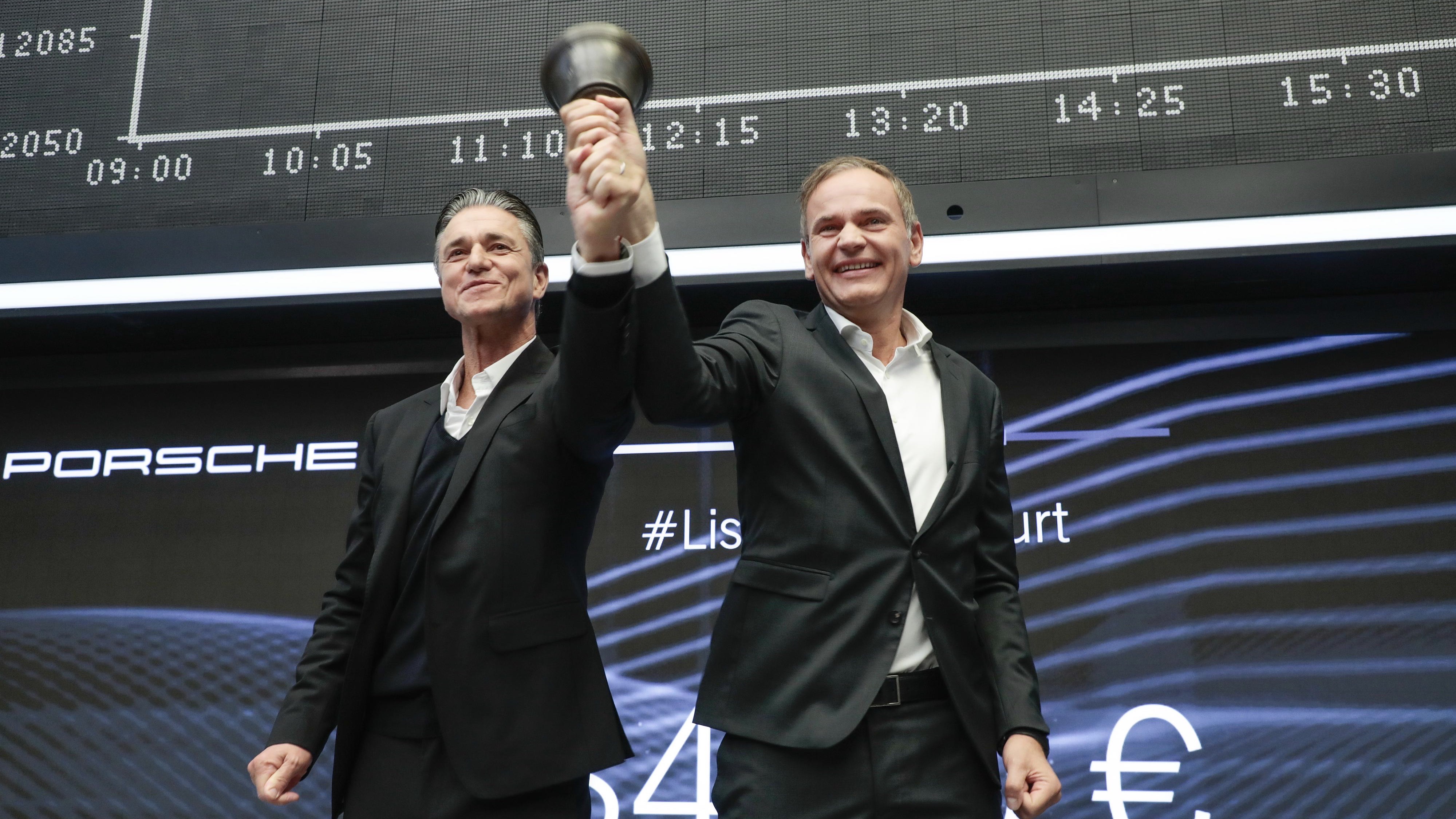 Lutz Meschke, stellvertretender Vorstandsvorsitzender und Vorstand für Finanzen und IT der Porsche AG, Oliver Blume, Vorstandsvorsitzender der Porsche AG, l-r, Frankfurter Wertpapierbörse, Börsengang, Frankfurt am Main, Deutschland, 2022, Porsche AG