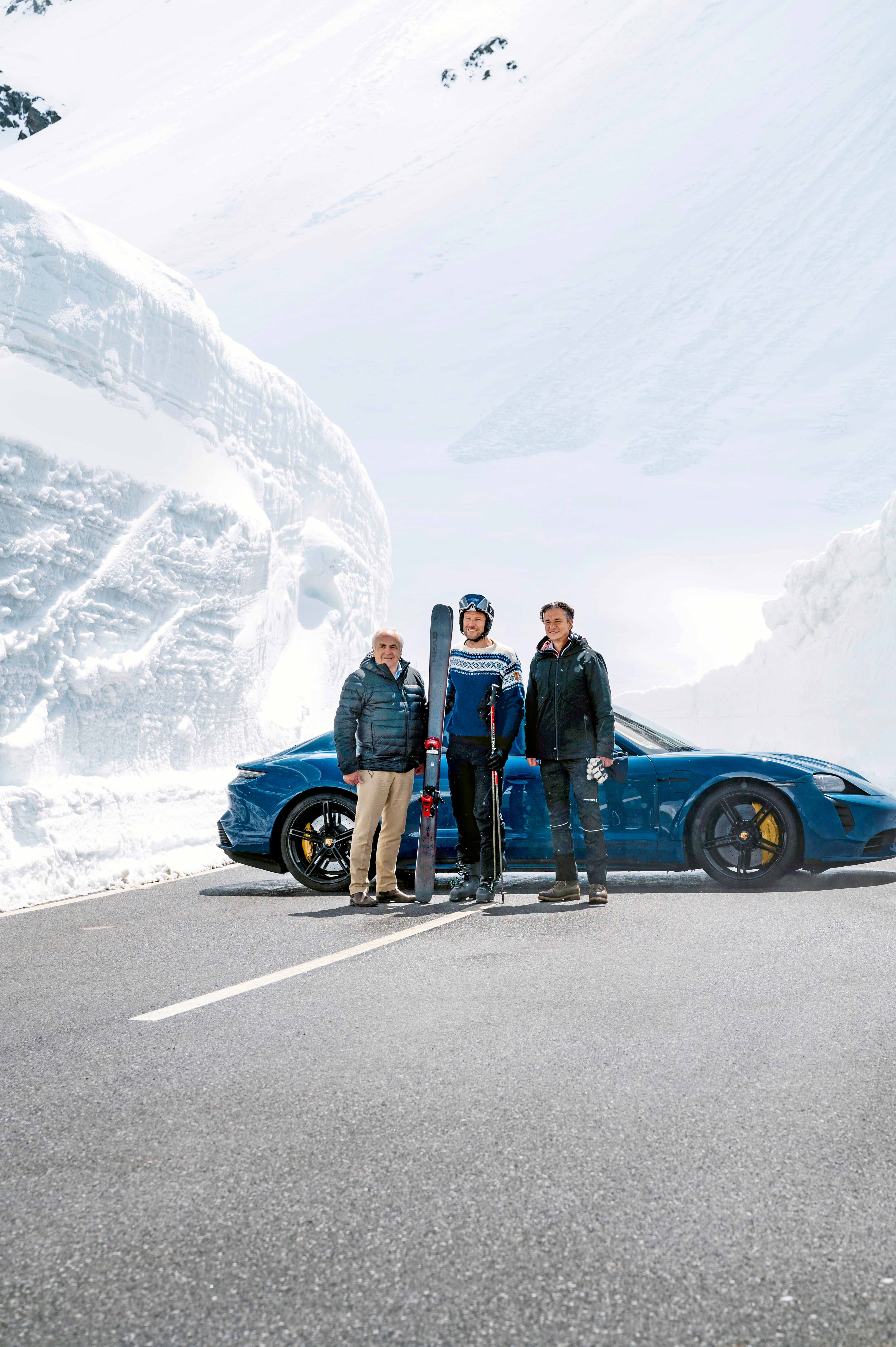 Karlheinz Zimmermann, Aksel Lund Svindal, Porsche Brand Ambassador, Lutz Meschke, Lutz Meschke, Deputy Chairman of the Executive Board and Member of the Executive Board for Finance and IT at Porsche AG, l-r, Taycan Turbo, 2021, Porsche AG