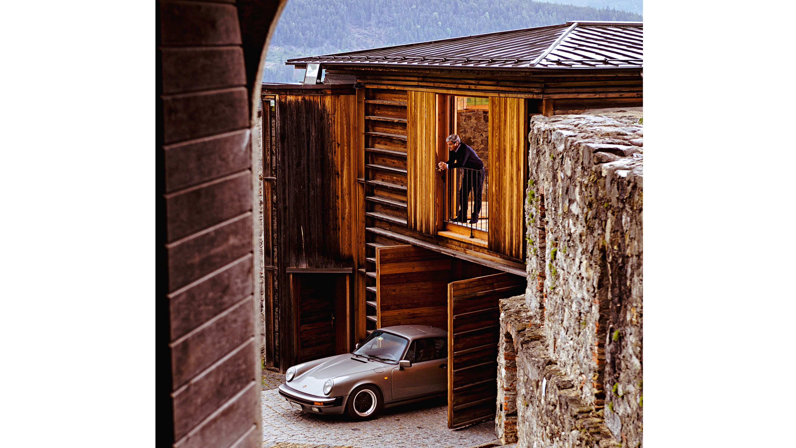 Christian Geistdörfer, 911 Carrera 3.2, castillo de San Michele, San Lorenzo di Sebato, Italia, 2021, Porsche AG