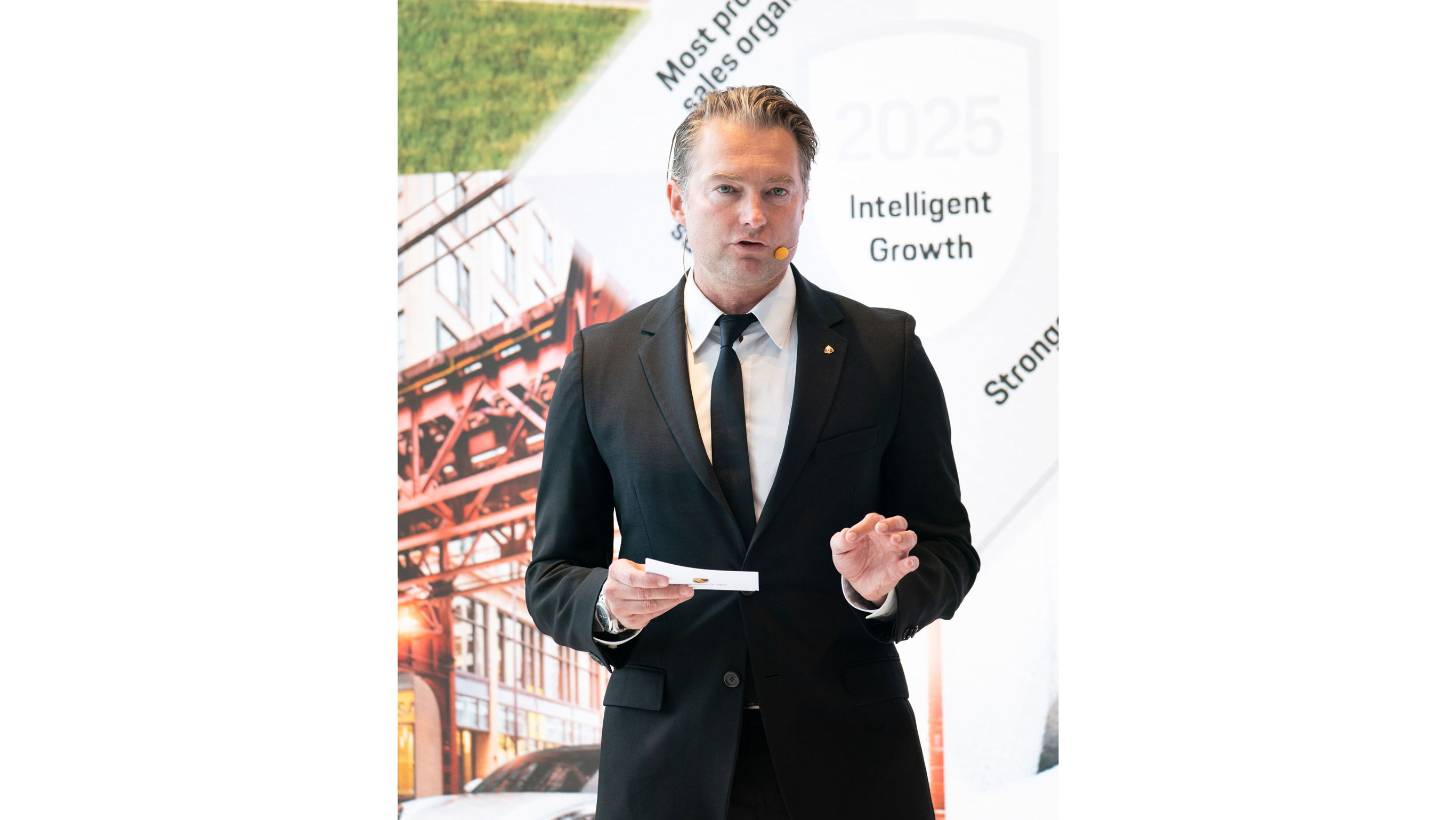 Matthias Becker, Leiter Region Übersee und Wachstumsmärkte bei der Porsche AG, Porsche Studio Cheongdam, Seoul, 2019, Porsche AG